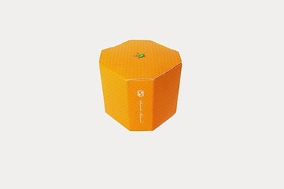 オレンジのお菓子の箱