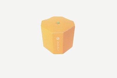 オレンジのお菓子の箱