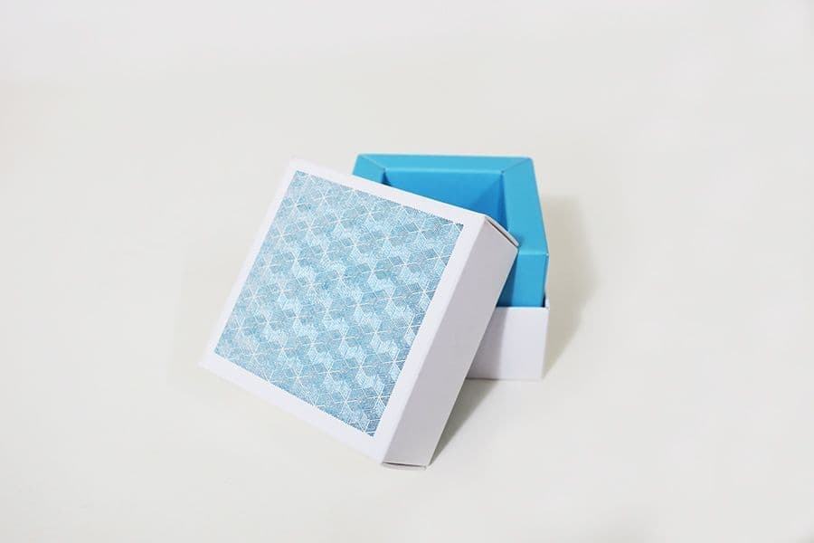 高級化粧品用　クリーム化粧箱　森林認証紙仕様